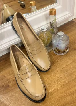 G.H.BASS lady’sローファーに新しいお色です。