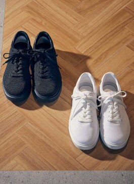 【ニットスニーカー】ジャケットに合うスニーカーはいかがですか?